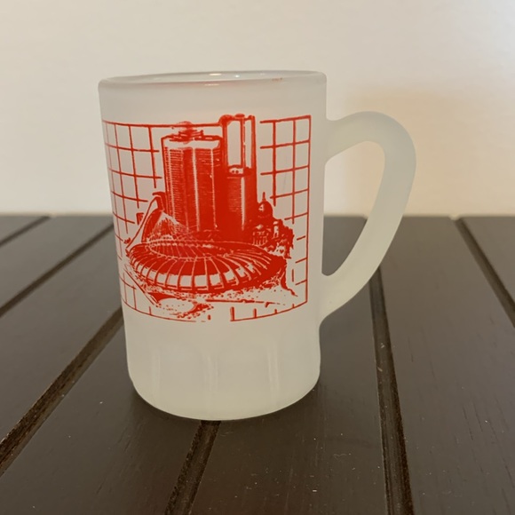 Vintage Montreal souvenir mini  mug - Picture 4 of 6
